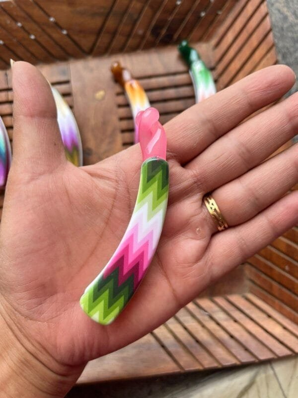 Multicoloured Banana Clips (8 cm) - Image 2