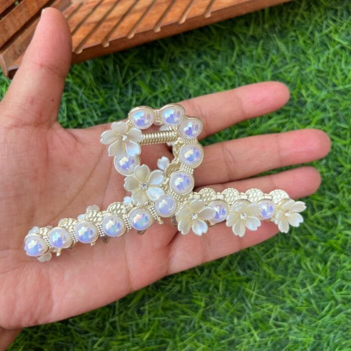 Premium-Pearl-Flower-Clawclip2.jpeg