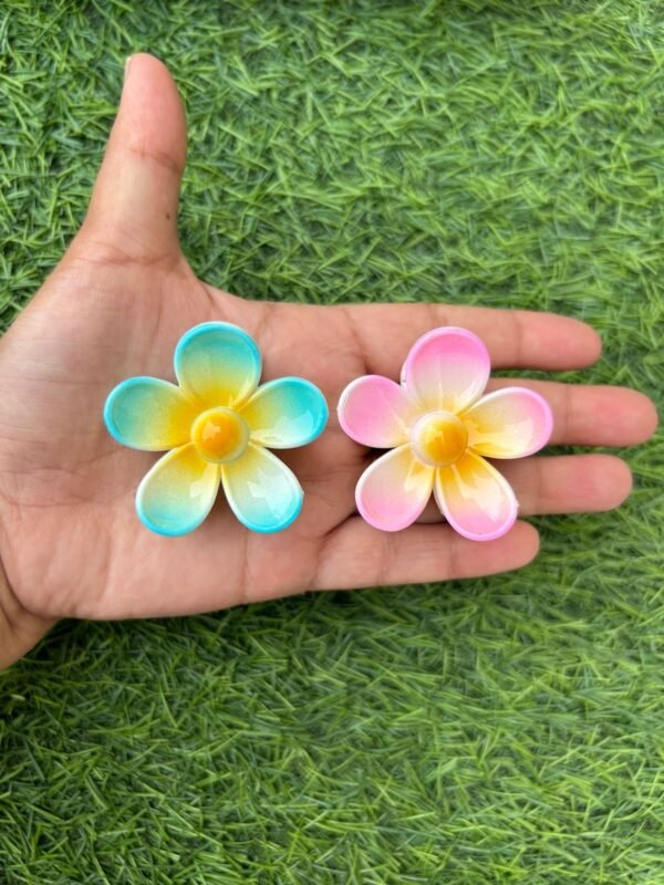 Glossy Small Flower Clawclip - Image 3