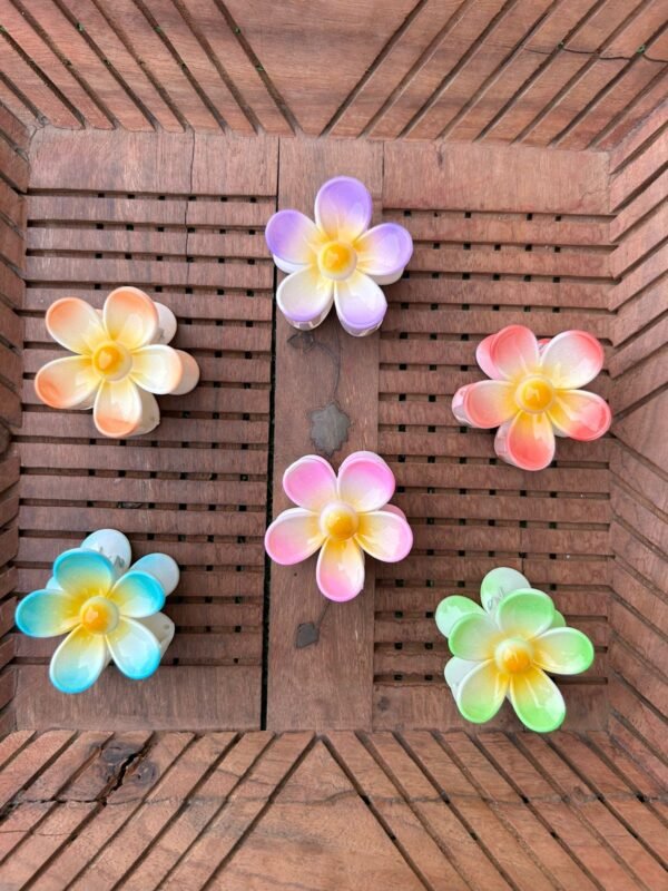 Glossy Small Flower Clawclip