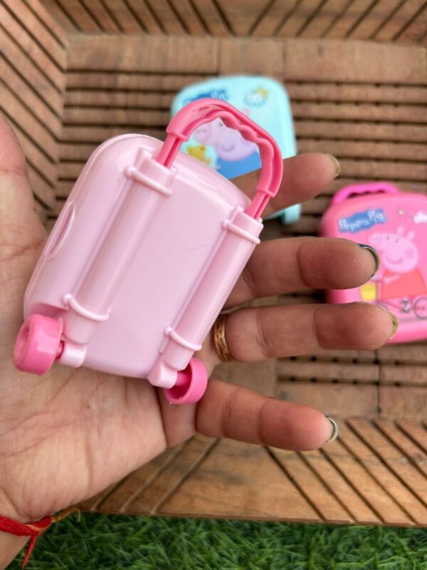 Peppa Pig Trolley Erasers Set - Image 4