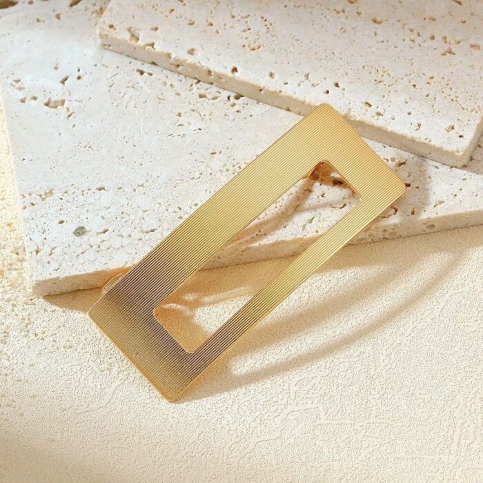 Statement Back Clip7